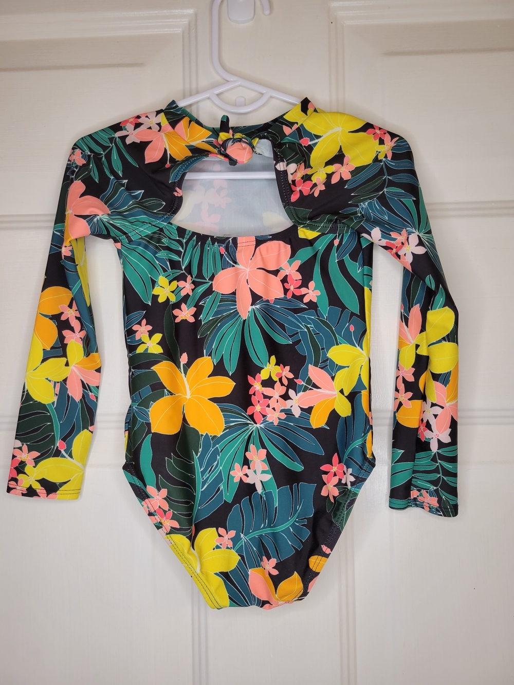 Old Navy toddler girl's long-sleeve, one-piece swimsuit featuring a black floral - Picture 5 of 6